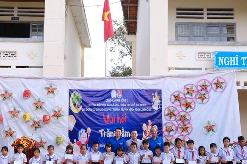 Tổ chức Vui hội trăng rằm cho học sinh xã Đam Rông 2 và phường Lang Biang - Đà Lạt