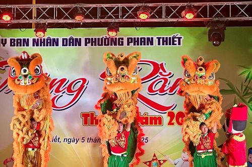Phường Phan Thiết tổ chức 'Đêm hội trăng rằm'