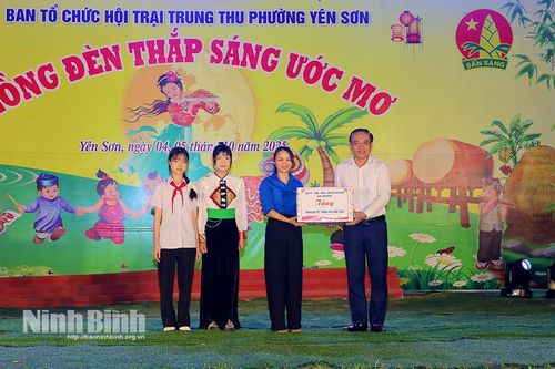 Phường Yên Sơn tổ chức Hội trại Trung thu năm 2025