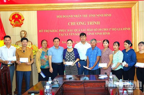 Hội Doanh nhân trẻ hỗ trợ các gia đình chịu thiệt hại nặng nề do bão số 10 và lốc xoáy