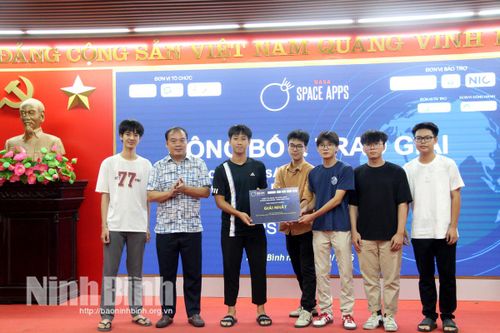 Trao giải Cuộc thi 'Sáng tạo Ứng dụng Không gian - NASA Space Apps Challenge 2025' tại Ninh Bình