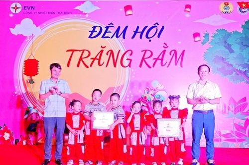 Không chỉ thắp điện - Nhiệt điện Thái Bình còn thắp sáng nụ cười trẻ thơ