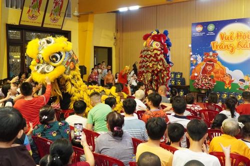 250 em thiếu nhi về chùa Vĩnh Nghiêm dự hội trăng rằm
