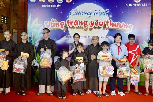 Tết Trung thu với hàng ngàn suất quà, học bổng cho trẻ em và học sinh