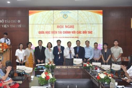 Học viện Tài chính tăng cường gắn kết giữa doanh nghiệp và người học