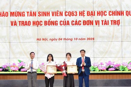 Giám đốc Học viện Tài chính nhắn nhủ tân sinh viên: 'Đừng chỉ học để biết, hãy học để thay đổi'