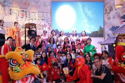 Lần đầu tiên tổ chức 'Trung thu sum vầy' tại Osaka, Nhật Bản