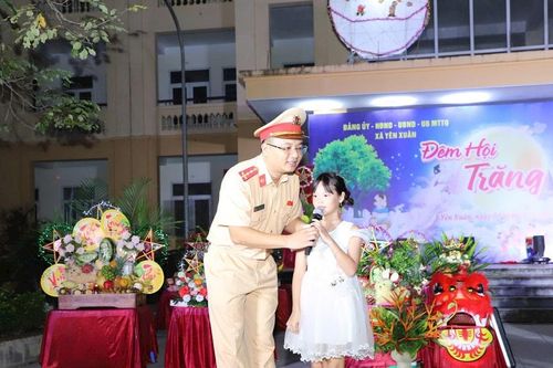 Lan tỏa thông điệp an toàn giao thông tại 'Đêm hội trăng rằm' xã Yên Xuân