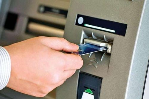 Nguyên nhân và cách xử lý khi thẻ ngân hàng bị 'nuốt'