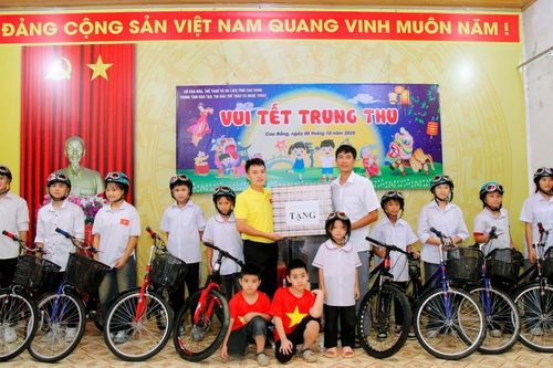 Chương trình 'Vui Tết Trung thu' cho các vận động viên, học sinh năng khiếu thể thao và nghệ thuật tỉnh