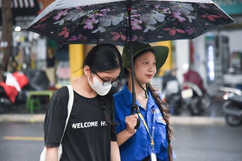Loạt trường đại học ở Hà Nội hoãn thi, chuyển lịch học online