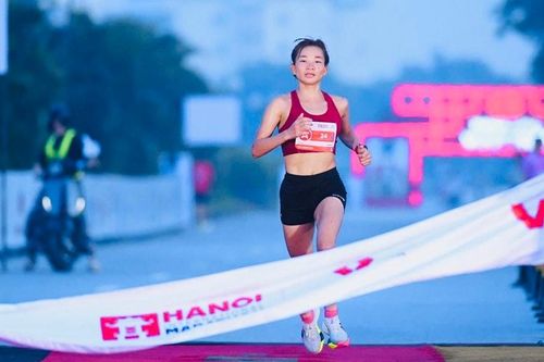 Nguyễn Thị Oanh, Hoàng Thị Ngọc Hoa về nhất giải Marathon quốc tế 2025