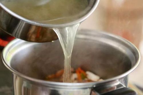 7 mẹo xử lý món canh bị mặn, không cần đổ đi