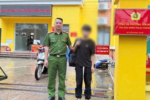 Tin lời mời 'việc nhẹ, lương cao', nam thanh niên 17 tuổi người Điện Biên lạc giữa Hà Nội