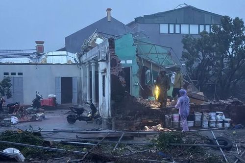 Bão Matmo đã vào Vịnh Bắc Bộ, gió giật cấp 15 gây mưa lớn từ đêm nay