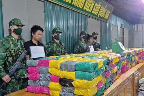 Xe đầu kéo chở nửa tấn ma túy xếp như bao gạo từ Lào vào Việt Nam