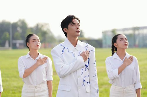 MV 'Rực sáng sức trẻ Việt Nam' – Viên gạch đầu tiên trong hành trình nghệ thuật mới của ca sĩ Minh Sang