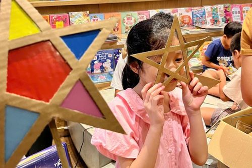 Sách mùa Trung thu: Hộp quà và trải nghiệm lên ngôi