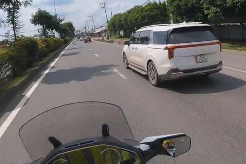 Ôtô không nhường đường xe ưu tiên ở TP.HCM