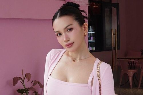 Trang phục của Sĩ Thanh vấp tranh luận