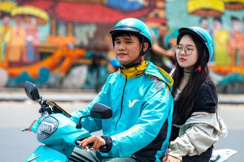 Điều khiến người trẻ Việt rời văn phòng, đi làm shipper