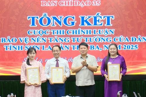 Trao giải Cuộc thi chính luận bảo vệ nền tảng tư tưởng của Đảng tỉnh Sơn La
