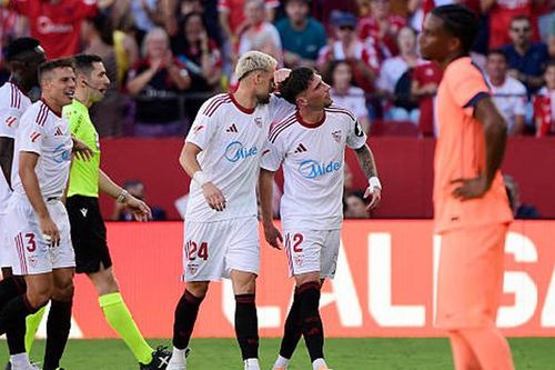 Lewandowski đá hỏng phạt đền, Barca thua tan nát, mất ngôi đầu La Liga