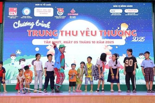 Trao quà Trung thu cho trẻ khó khăn tại Thành phố Hồ Chí Minh