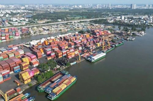 Hướng đến trung tâm logistics toàn cầu