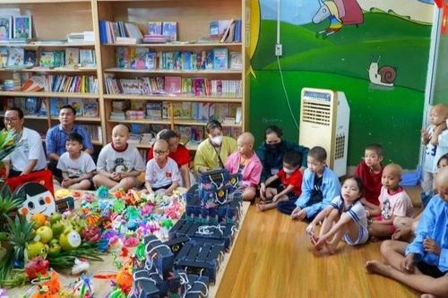 Mang Trung thu yêu thương đến với các bệnh nhi ung thư