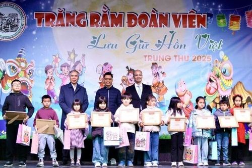 Đêm hội Trung thu tại Hungary: Gắn kết yêu thương, giữ gìn bản sắc văn hóa dân tộc
