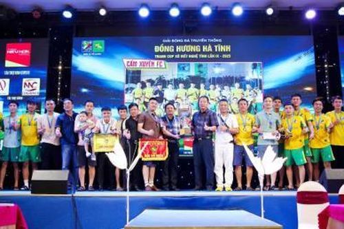 Giải bóng đá đồng hương Hà Tĩnh tại Đà Nẵng quyên góp gần 260 triệu đồng ủng hộ đồng bào bị ảnh hưởng bão số 10