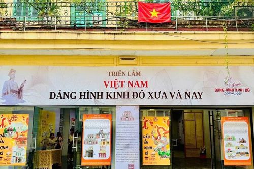 Thắp lửa yêu nước qua triển lãm lịch sử của những học sinh trung học thực hiện