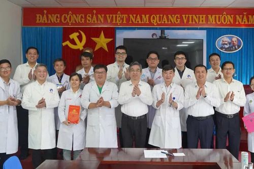 Lãnh đạo Thành ủy TPHCM thăm, động viên đội ngũ bác sĩ tăng cường công tác tại Côn Đảo