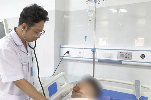 Người đàn ông bị bỏng nặng vùng miệng do xịt khí lạnh chữa bỏng