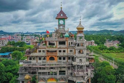 Cận cảnh 'biệt thự điên' hơn 50 tỷ gần 10 năm mới hoàn thiện