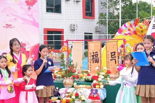 Học sinh vui Tết Trung thu đa văn hóa với mâm cỗ từ khắp thế giới