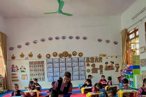 Cô giáo Mông 'thổi hồn' văn hóa dân tộc vào lớp học mầm non