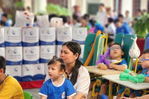 Lễ hội Trung thu yêu thương cho những em nhỏ đặc biệt