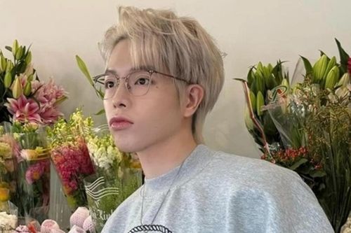 Thời trang dạo phố giao mùa của ca sĩ Đức Phúc và dàn sao 'Anh trai say hi'