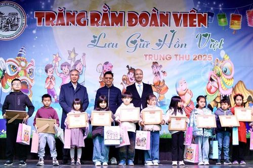 Cộng đồng người Việt Nam tại Hungary tổ chức Đêm hội Trung Thu 2025: Gắn kết yêu thương, giữ gìn bản sắc văn hóa dân tộc