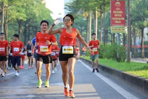 Nhiều vận động viên đội tuyển điền kinh quốc gia ghi dấu ấn tại Giải Marathon quốc tế Hà Nội Techcombank mùa thứ 4