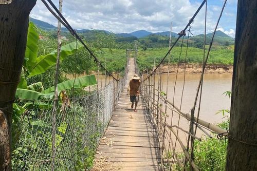 Rùng mình qua những cây cầu treo mục nát ở vùng cao Quảng Ngãi