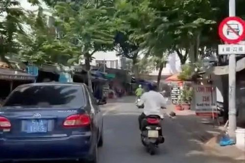 Tài xế ô tô biển xanh bị phạt 5 triệu đồng vì lái xe vào đường cấm