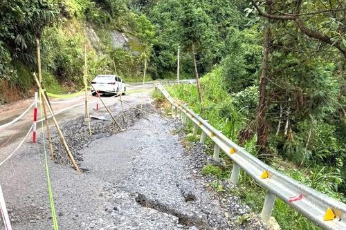 Sạt lở lớn trên Quốc lộ 4C, địa phương phát loa cảnh báo