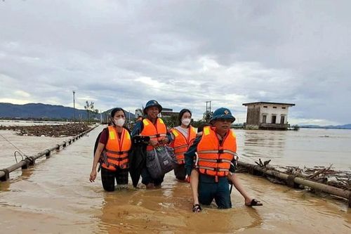 Những 'người hùng' trong bão lũ ở Nghệ An