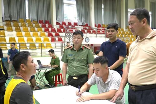 Đường dây lừa cài ứng dụng chứa mã độc, chiếm đoạt trên 700 tỉ đồng