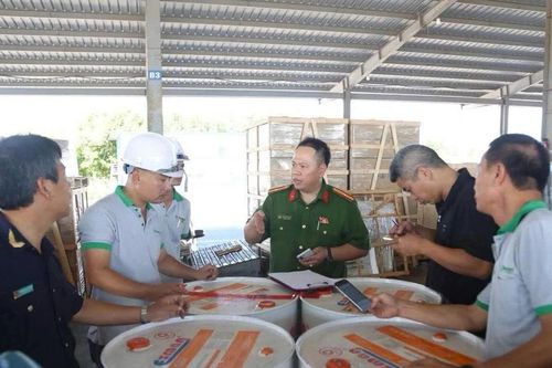 Triệt phá đường dây buôn lậu qua cửa khẩu đặc biệt lớn