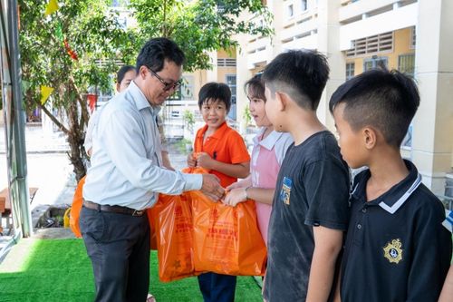 Đoàn Thanh niên PVPGB gửi tặng 200 phần quà Trung thu cho thiếu nhi xã An Lạc Thôn (Cần Thơ)