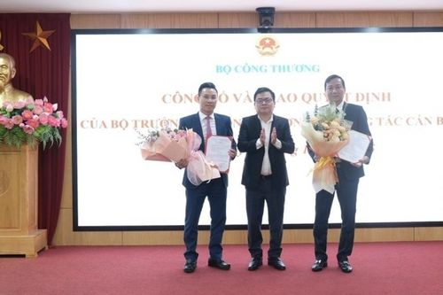 Công bố quyết định bổ nhiệm Phó Cục trưởng Cục Công nghiệp và Cục Hóa chất